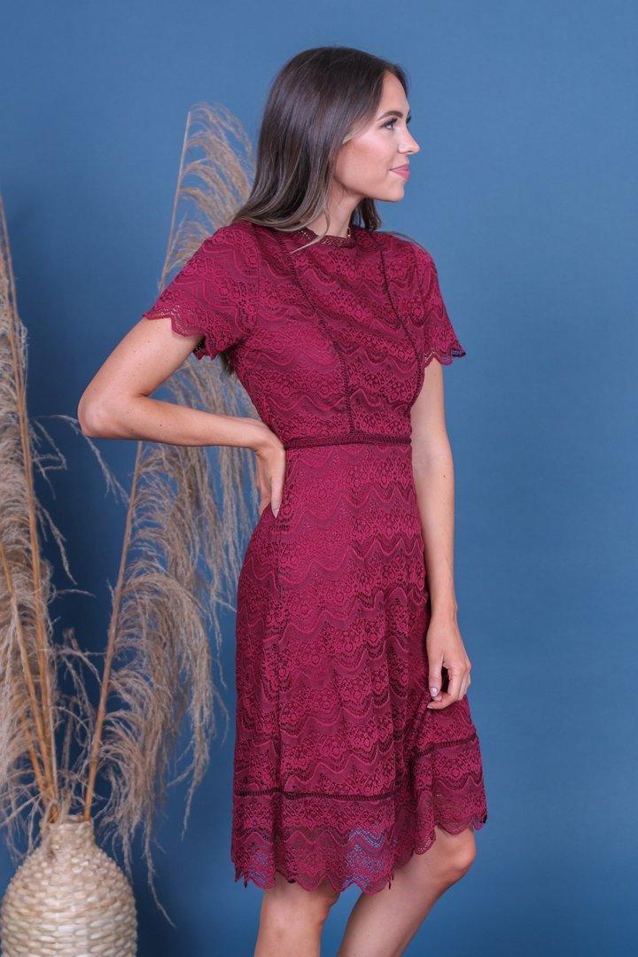 LACE DRESSES, YOUR ESSENTIAL SUMMER PIECES!