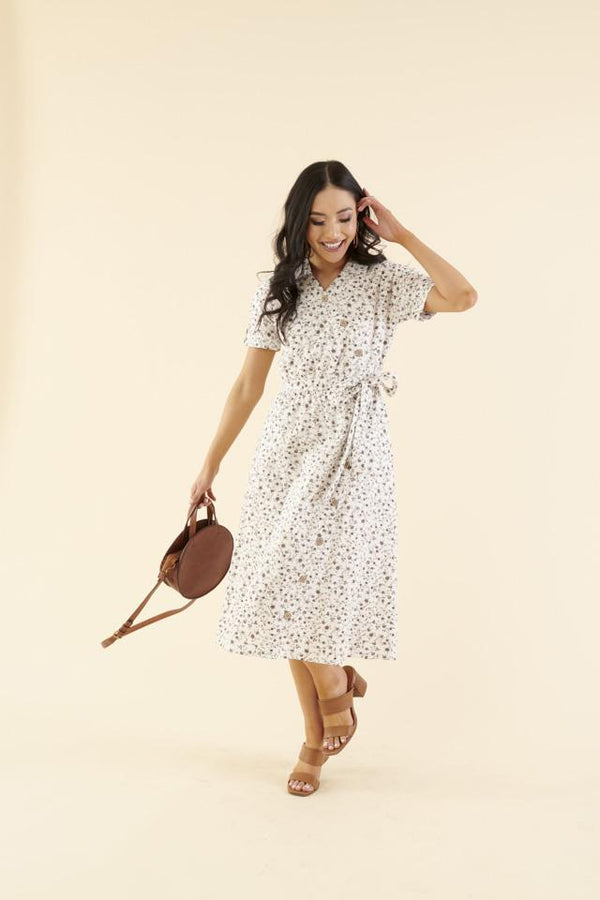 Cotton midi dress with chest pocket, decorative side buttons, elastic waist with sash, and A-line skirt in breathable white fabric